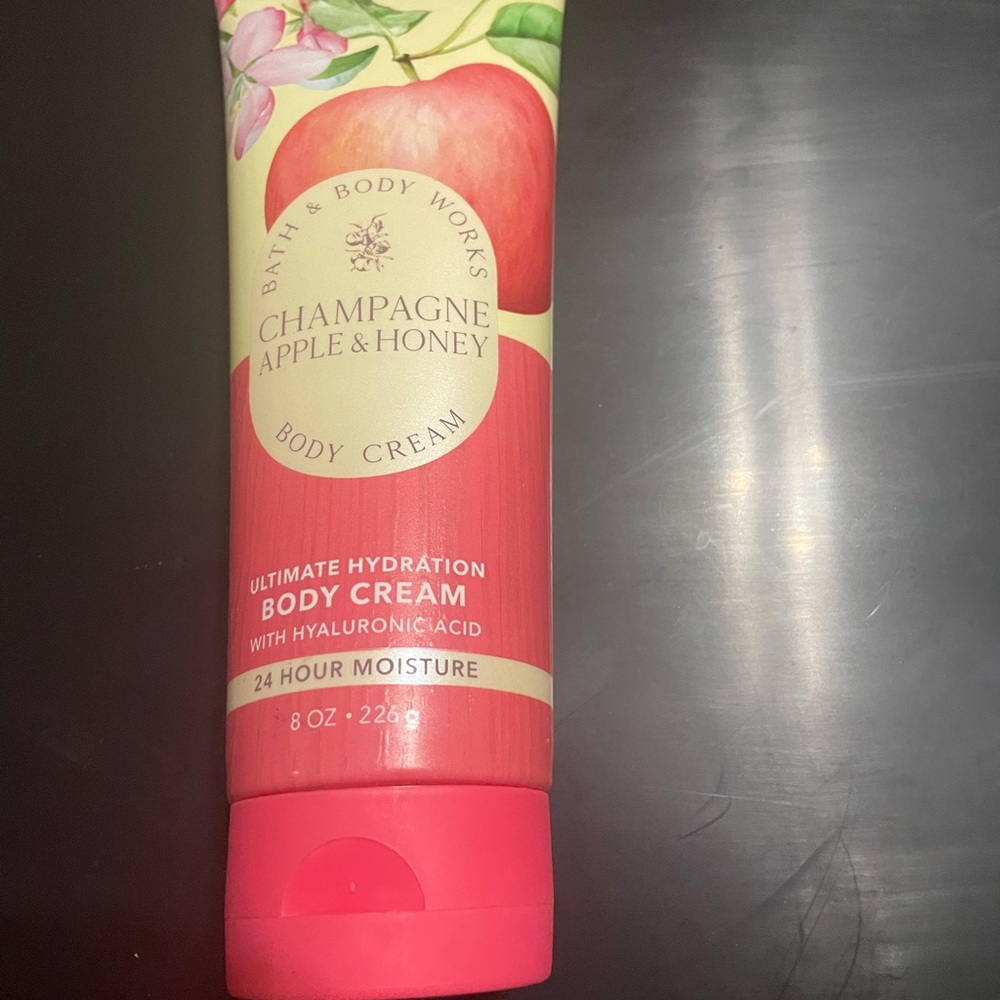 Bath & Body Works Champagne Apple & Honey Body Cream - Red